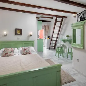  Apartment By Irundo